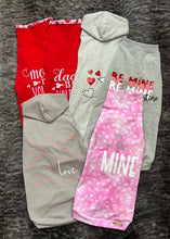 Charger l'image dans la galerie, Chandail  long à capuche - Light gray & Love