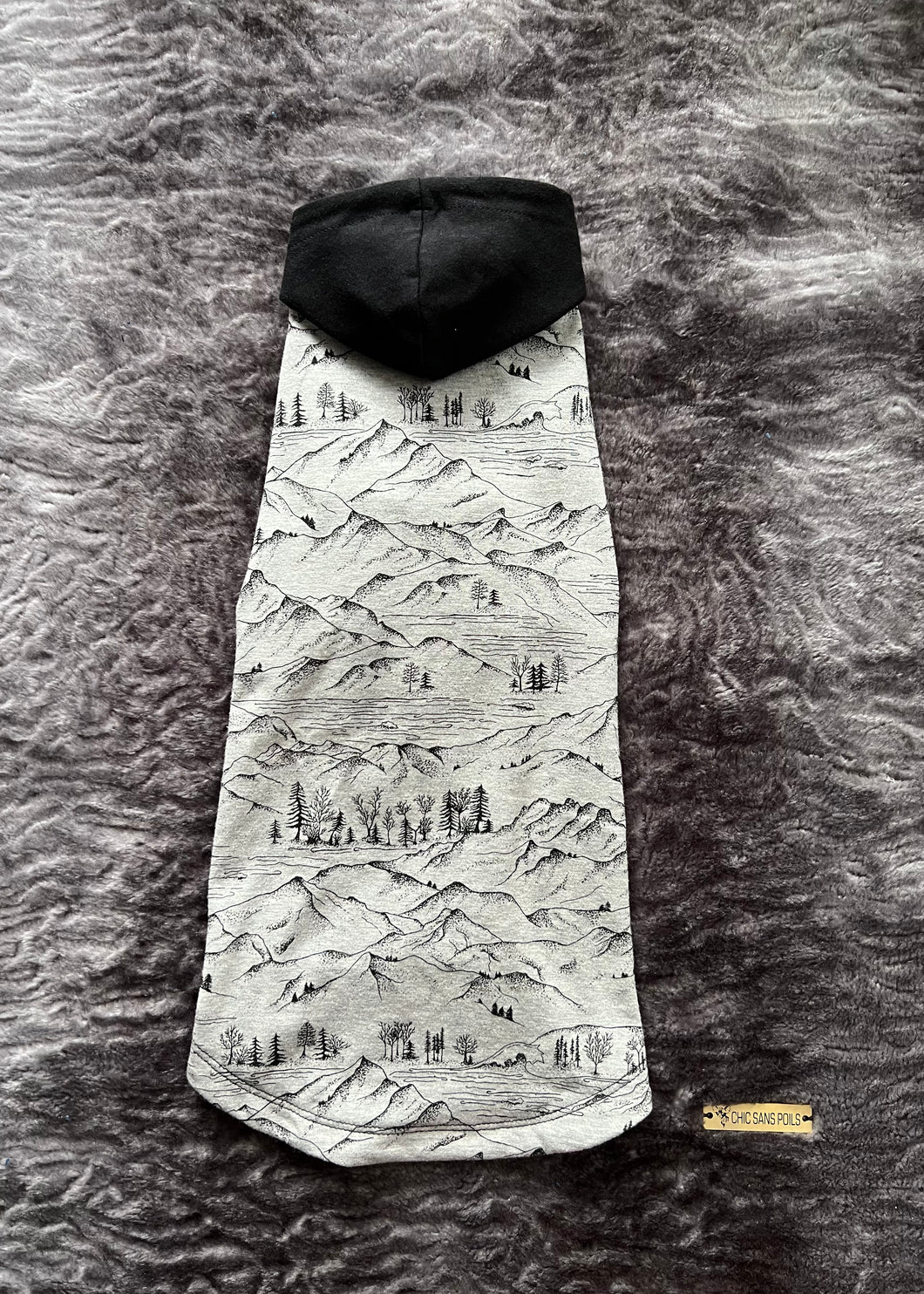 Long Curve Hooded Sweater - Mountains