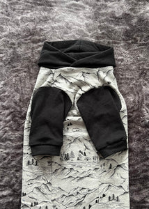 Long Curve Hooded Sweater - Mountains
