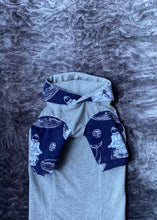 Load image into Gallery viewer, Long Hooded Sweater - Astronauts